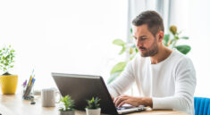 businessman-working-laptop (1)