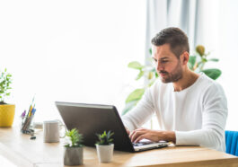 businessman-working-laptop (1)